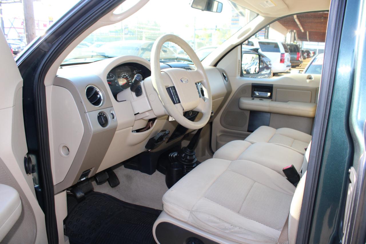 Ford F-150 Reg Cab 126" STX 2005