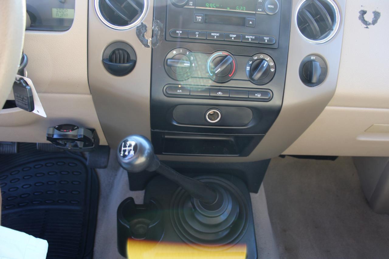 Ford F-150 Reg Cab 126" STX 2005