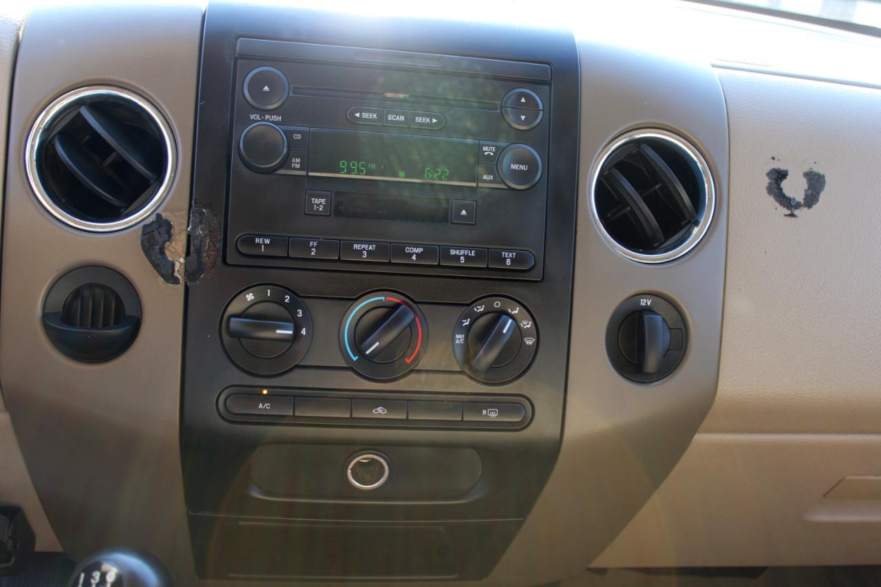Ford F-150 Reg Cab 126" STX 2005