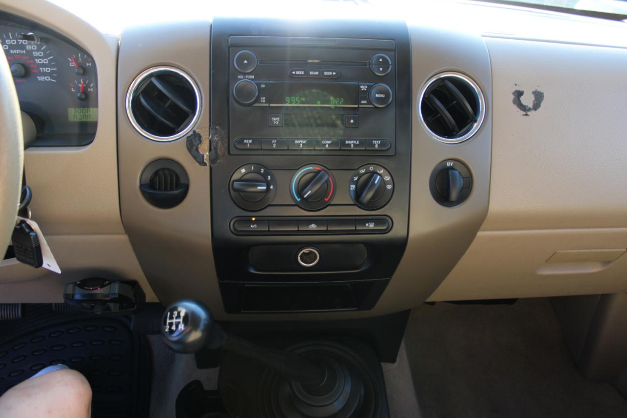 Ford F-150 Reg Cab 126" STX 2005
