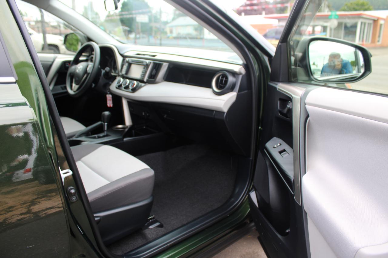 Toyota RAV4 AWD 4dr LE (Natl) 2013