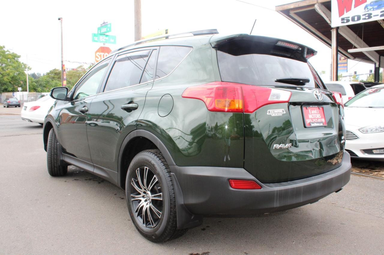 Toyota RAV4 AWD 4dr LE (Natl) 2013