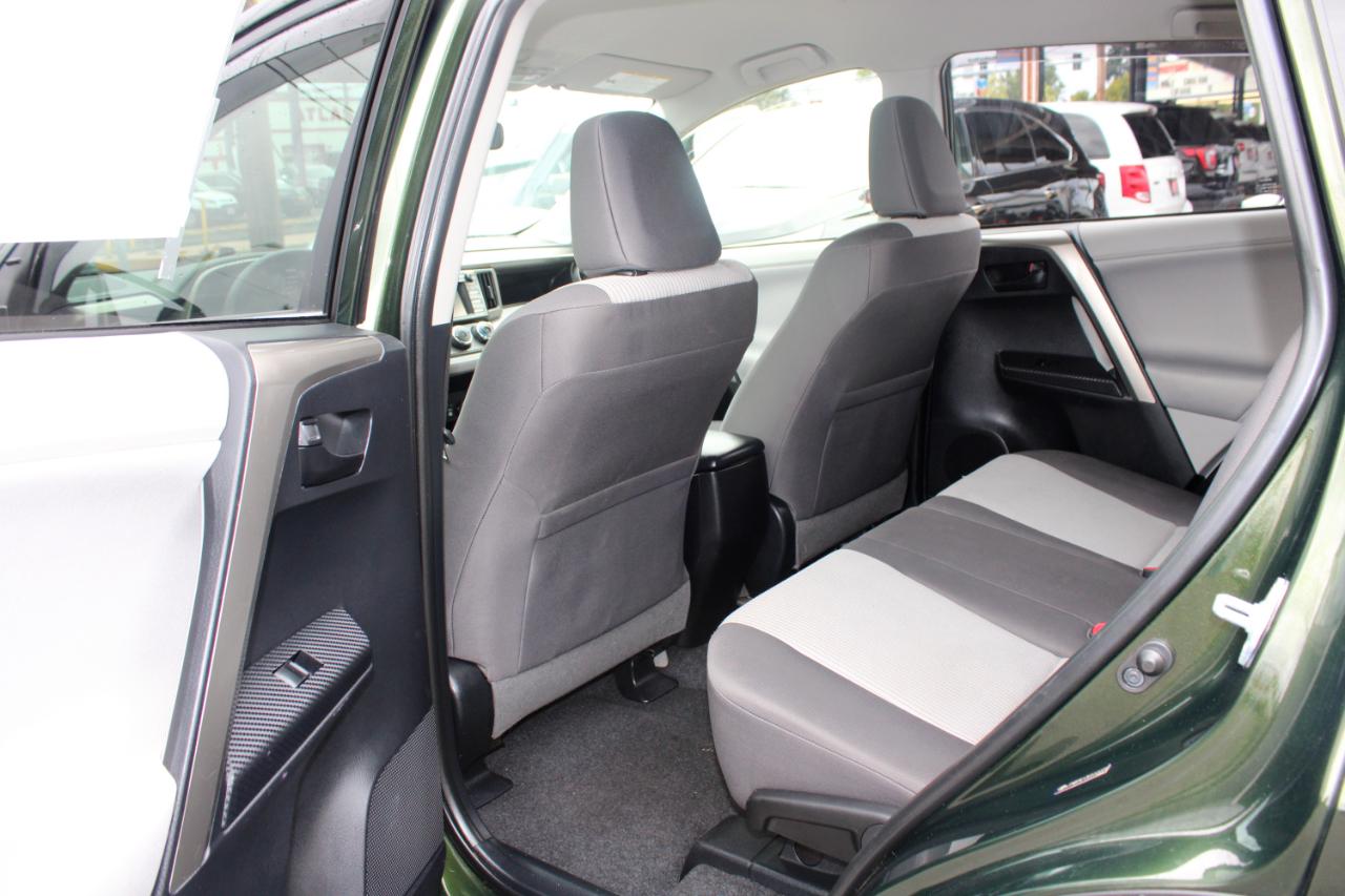 Toyota RAV4 AWD 4dr LE (Natl) 2013