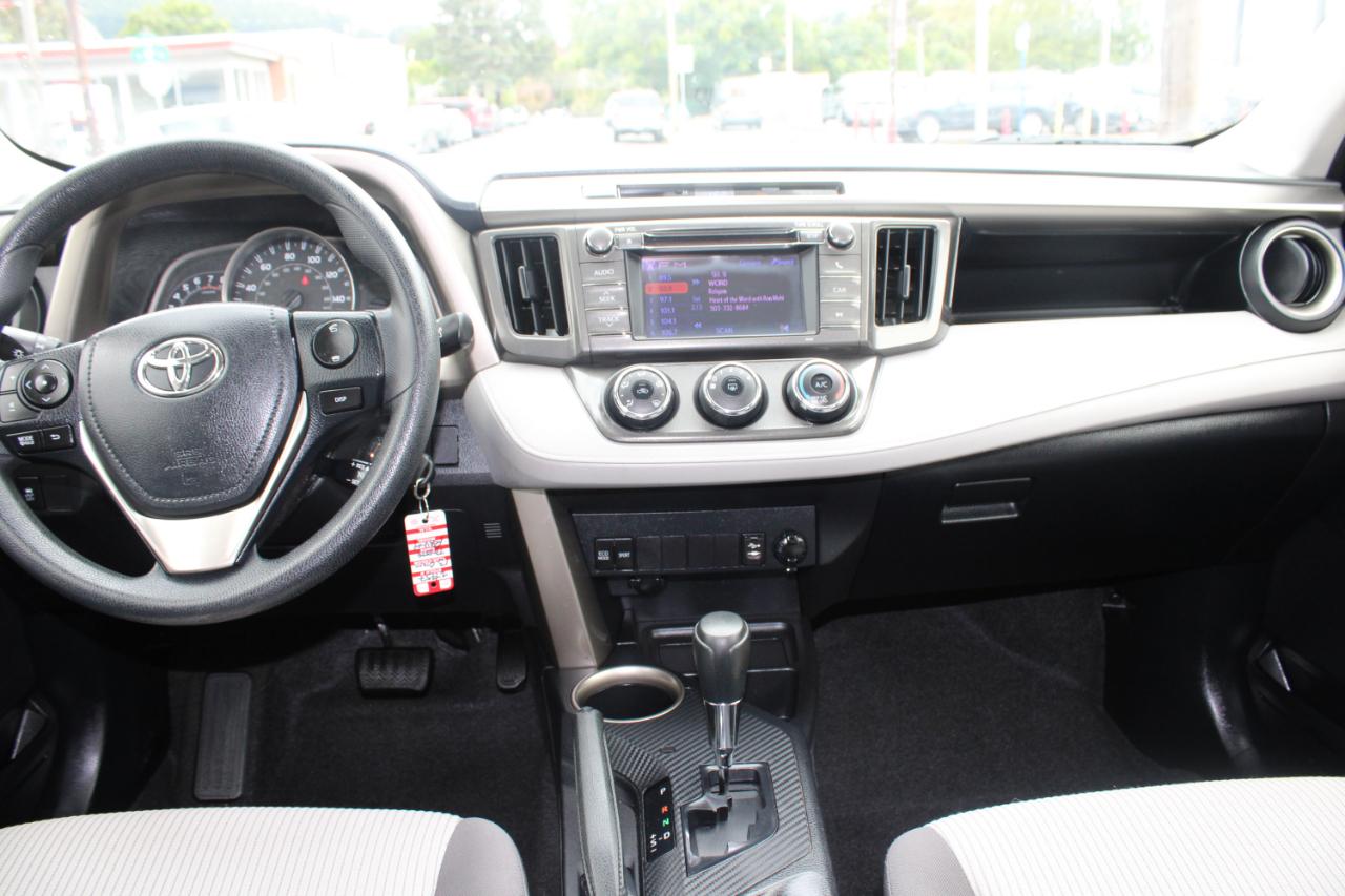 Toyota RAV4 AWD 4dr LE (Natl) 2013