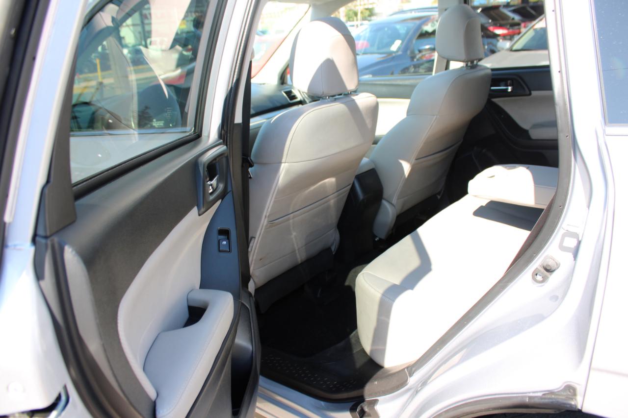 Subaru Forester 4dr CVT 2.5i Limited PZEV 2016