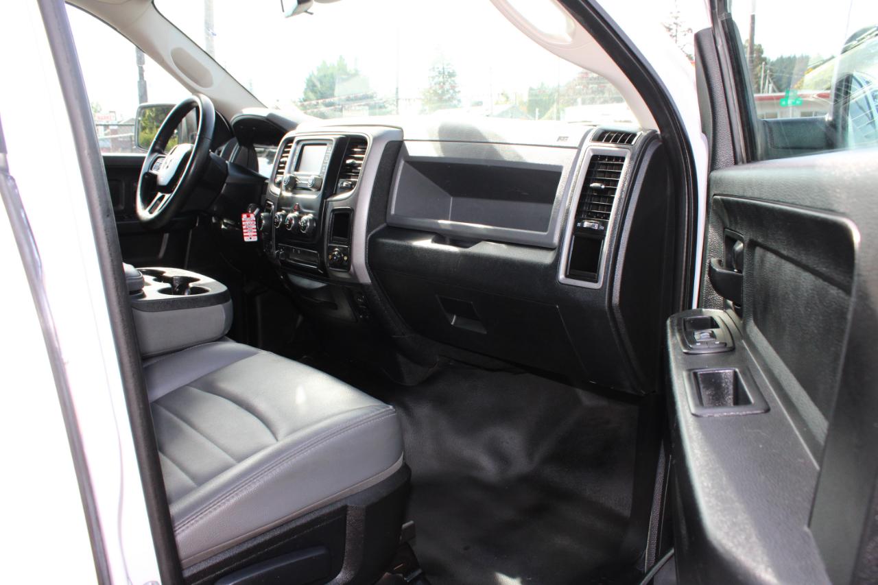 RAM 1500 4WD Quad Cab 140.5" Tradesman 2016