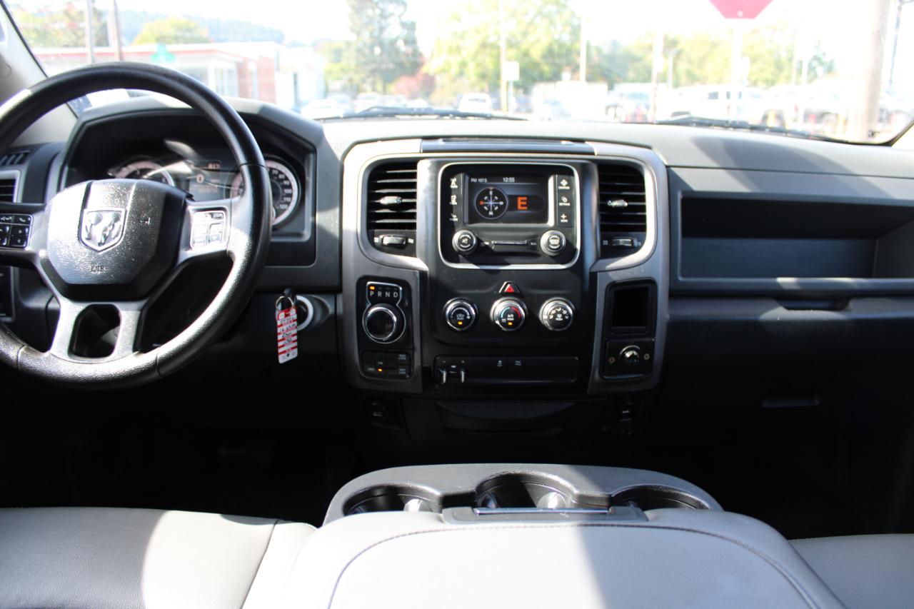 RAM 1500 4WD Quad Cab 140.5" Tradesman 2016