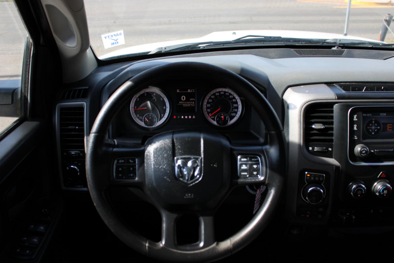 RAM 1500 4WD Quad Cab 140.5" Tradesman 2016
