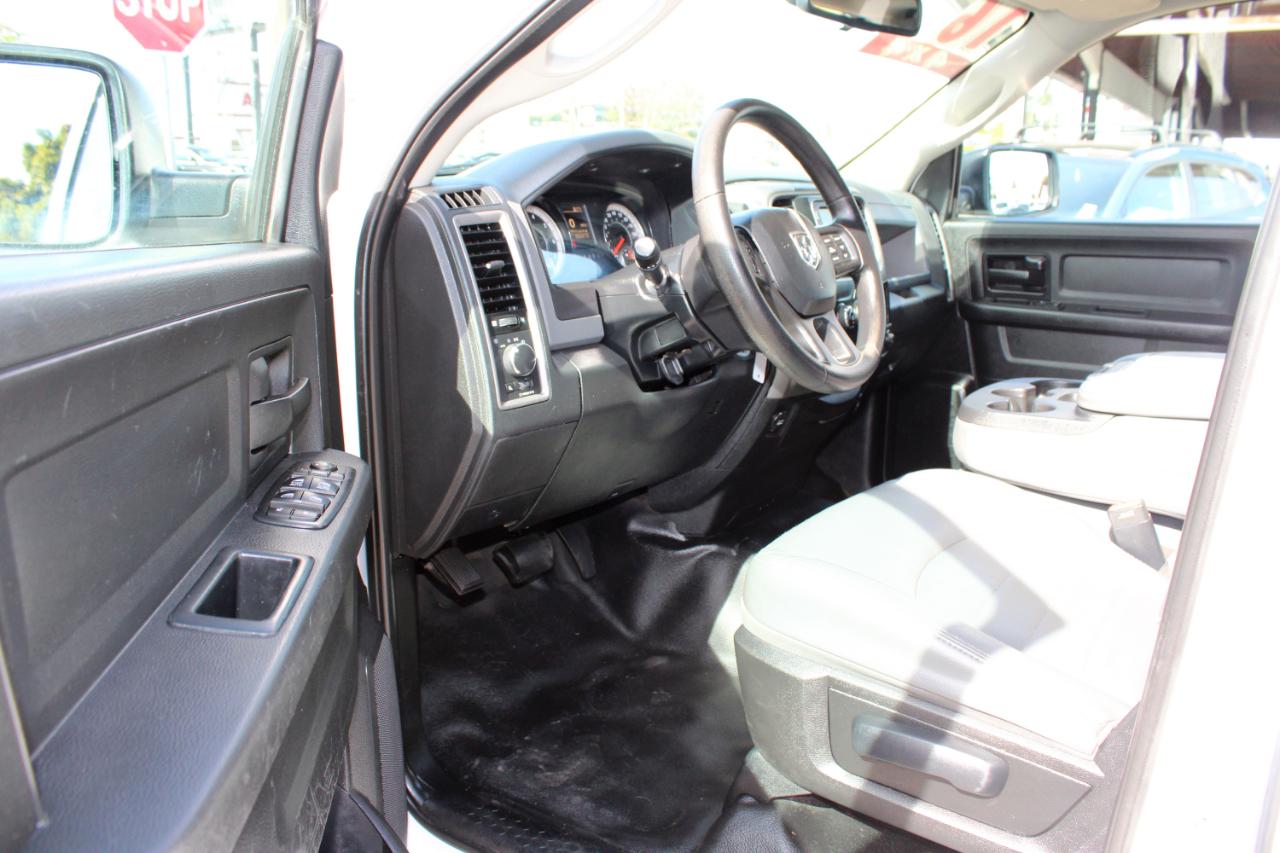 RAM 1500 4WD Quad Cab 140.5" Tradesman 2016