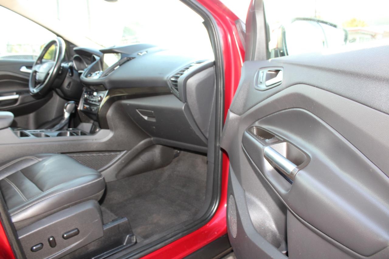 Ford Escape Titanium 4WD 2017