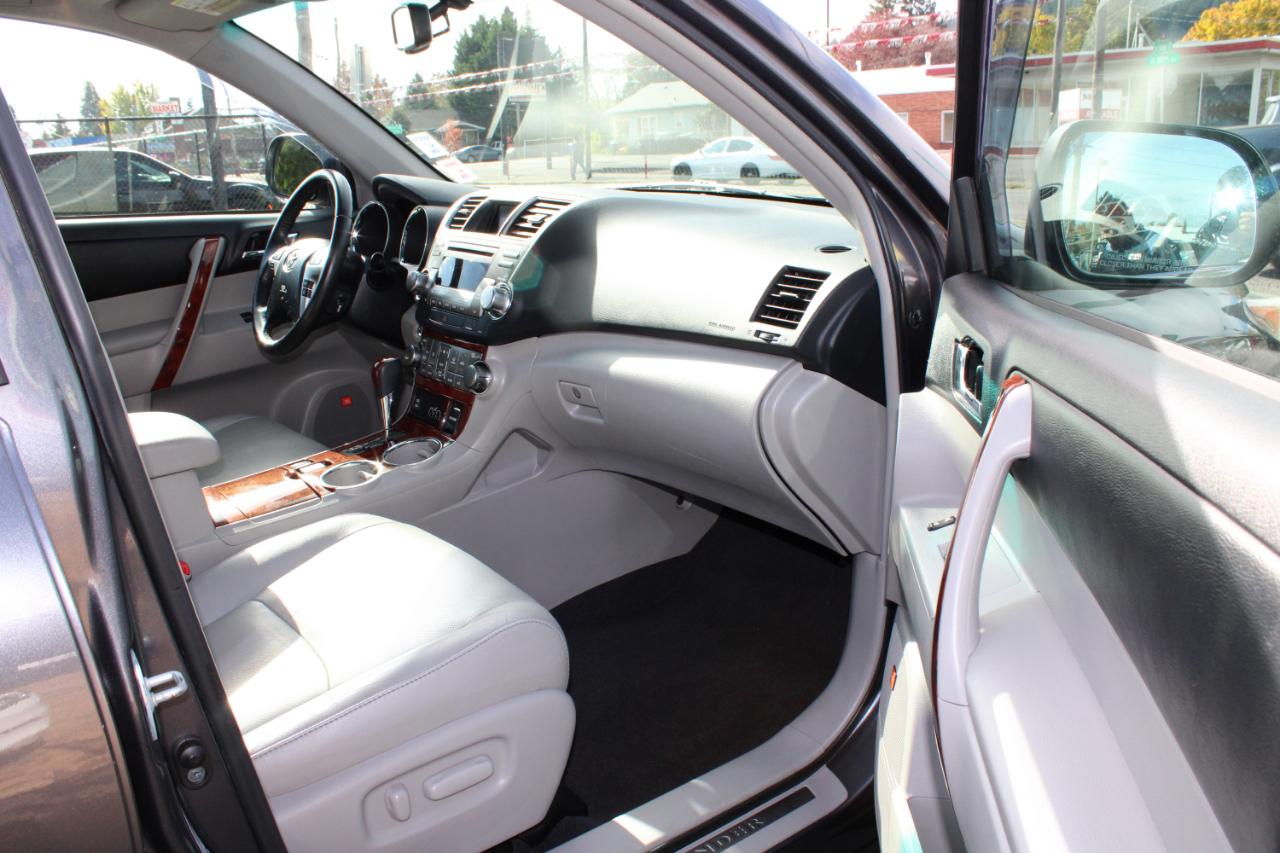 Toyota Highlander 4WD 4dr V6 Limited (Natl) 2012