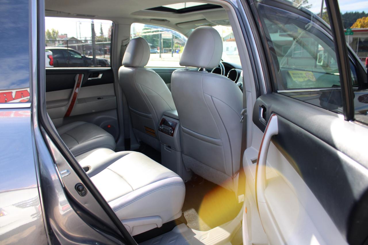 Toyota Highlander 4WD 4dr V6 Limited (Natl) 2012