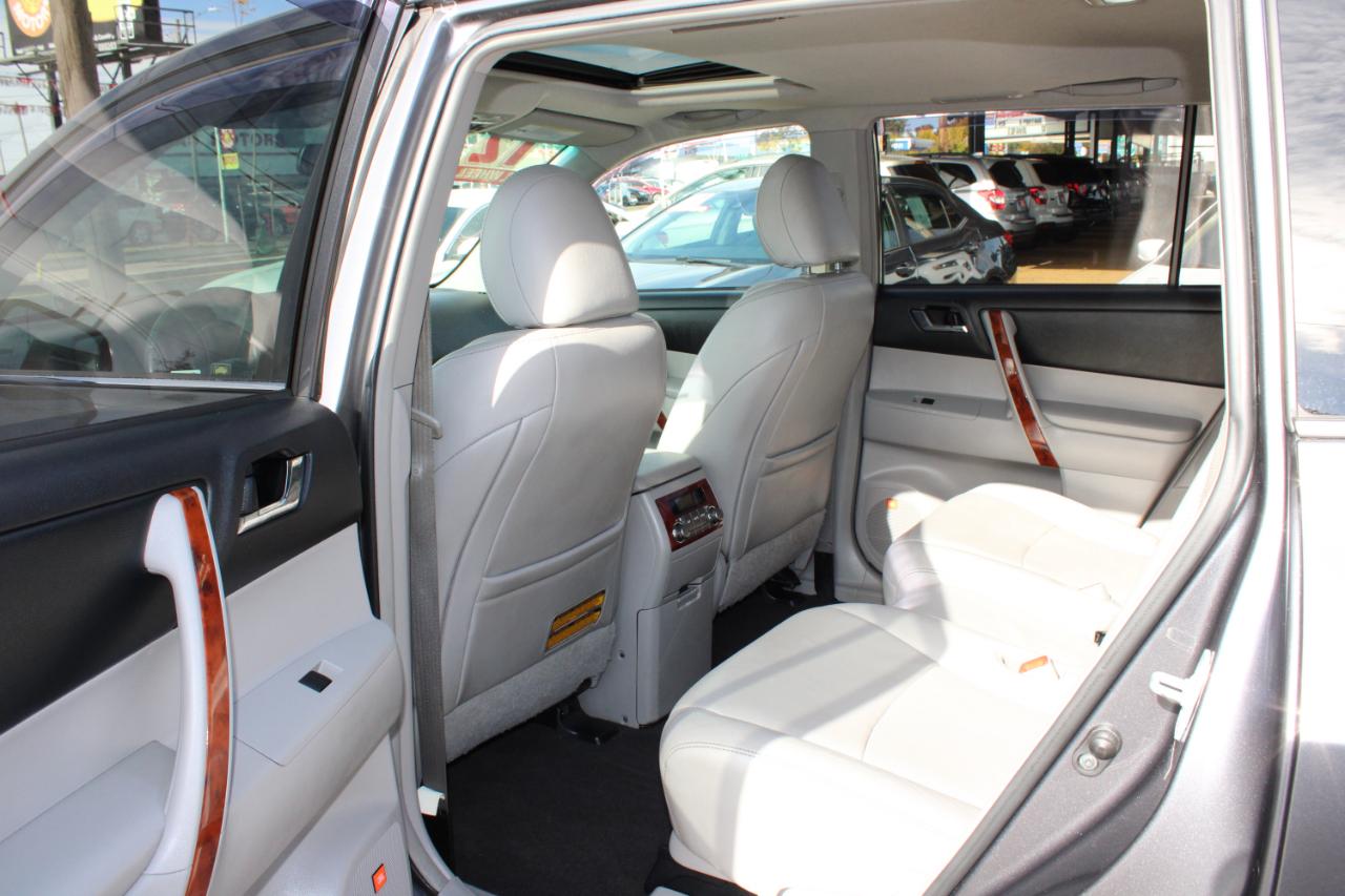Toyota Highlander 4WD 4dr V6 Limited (Natl) 2012
