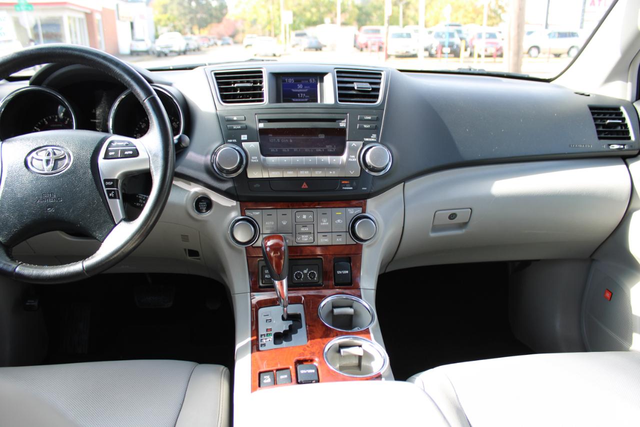 Toyota Highlander 4WD 4dr V6 Limited (Natl) 2012