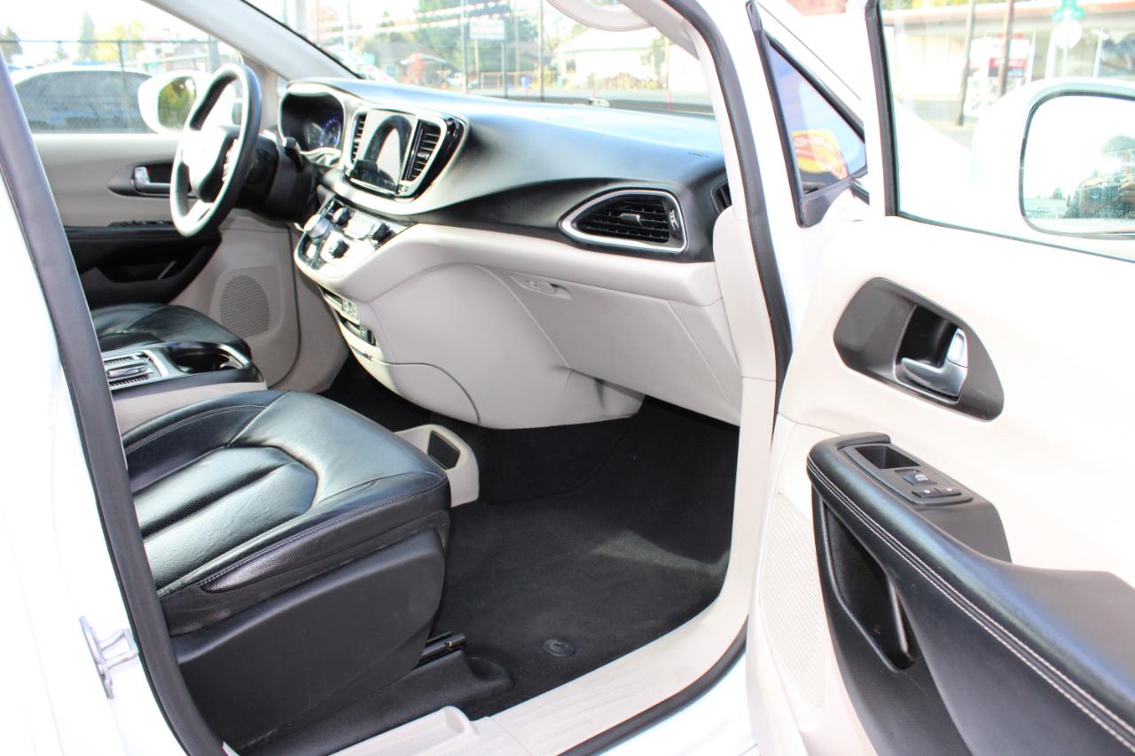 Chrysler Pacifica Touring L FWD 2022