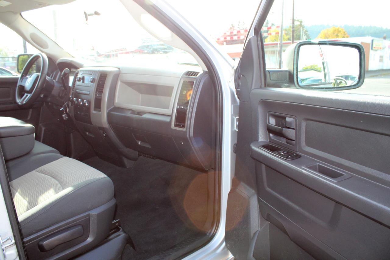RAM 1500 4WD Quad Cab 140.5" ST 2011