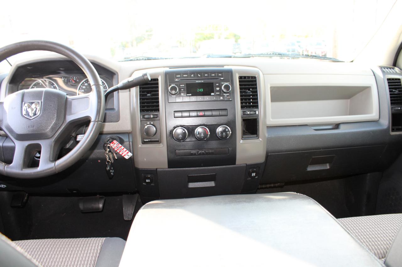 RAM 1500 4WD Quad Cab 140.5" ST 2011