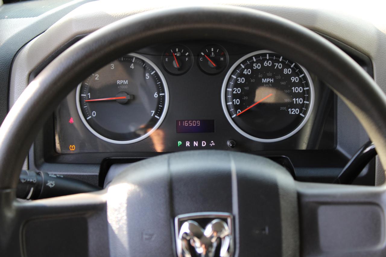 RAM 1500 4WD Quad Cab 140.5" ST 2011