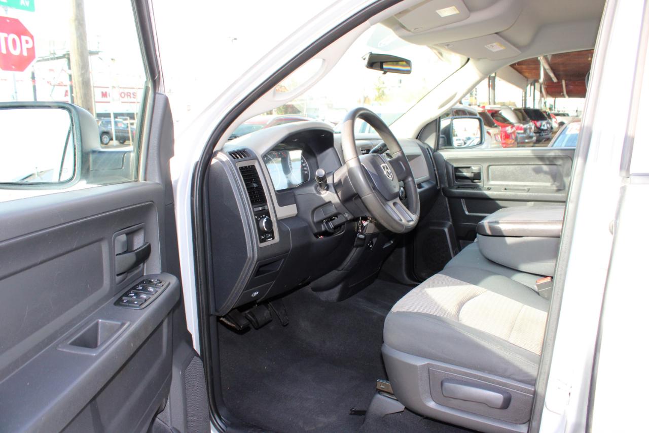 RAM 1500 4WD Quad Cab 140.5" ST 2011