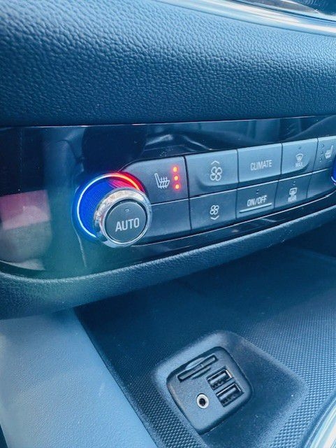 Buick Enclave AWD 4dr Essence 2021