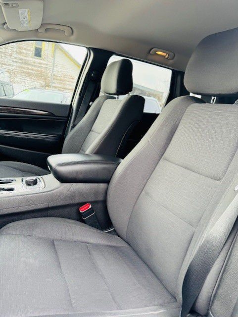 Jeep Grand Cherokee 4WD 4dr Laredo 2012