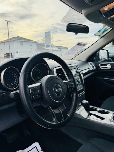 Jeep Grand Cherokee 4WD 4dr Laredo 2012