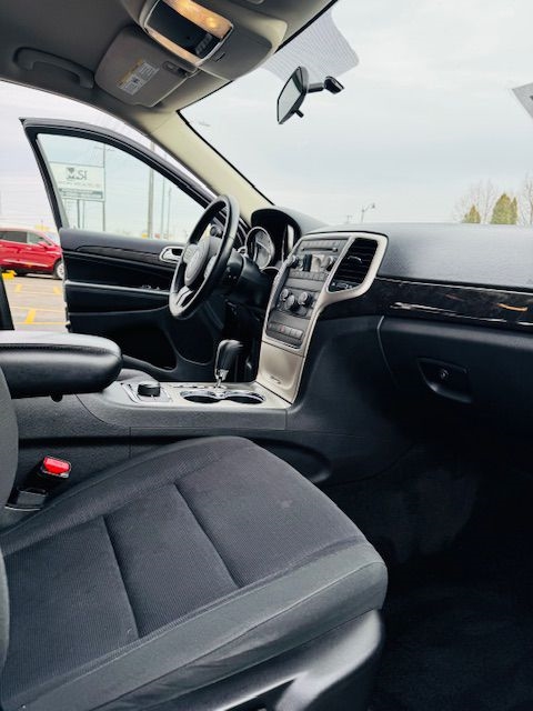 Jeep Grand Cherokee 4WD 4dr Laredo 2012