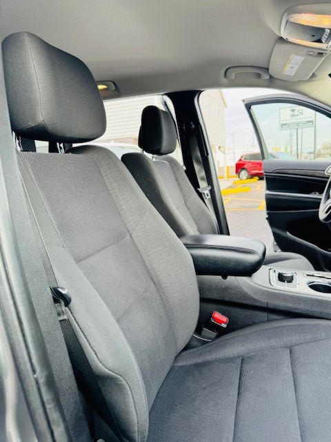 Jeep Grand Cherokee 4WD 4dr Laredo 2012