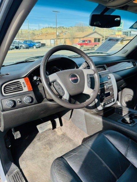 GMC Yukon XL 4WD 4dr 1500 SLT 2013