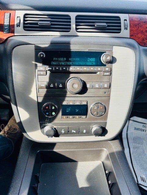 GMC Yukon XL 4WD 4dr 1500 SLT 2013