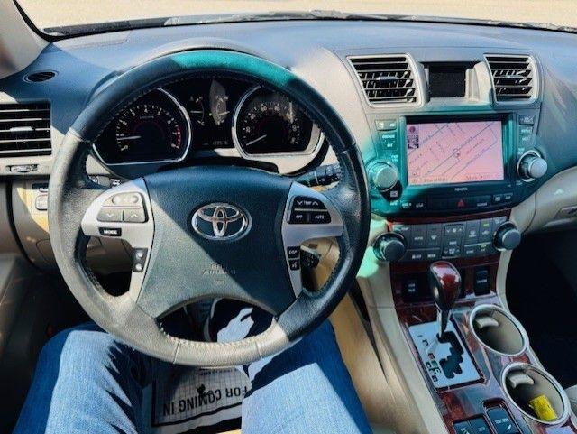 Toyota Highlander 4WD 4dr V6 Limited (Natl) 2012