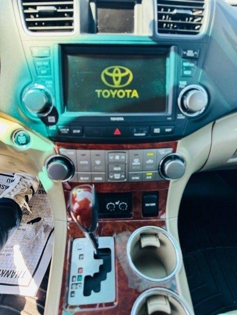 Toyota Highlander 4WD 4dr V6 Limited (Natl) 2012