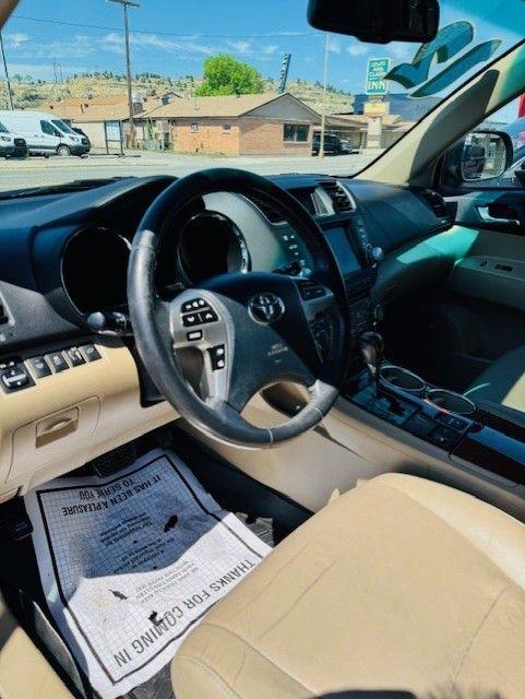 Toyota Highlander 4WD 4dr V6 Limited (Natl) 2012