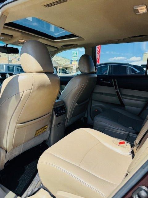 Toyota Highlander 4WD 4dr V6 Limited (Natl) 2012