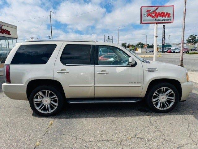 Cadillac Escalade AWD 4dr Base 2013