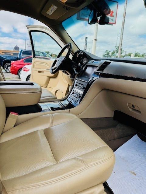 Cadillac Escalade AWD 4dr Base 2013