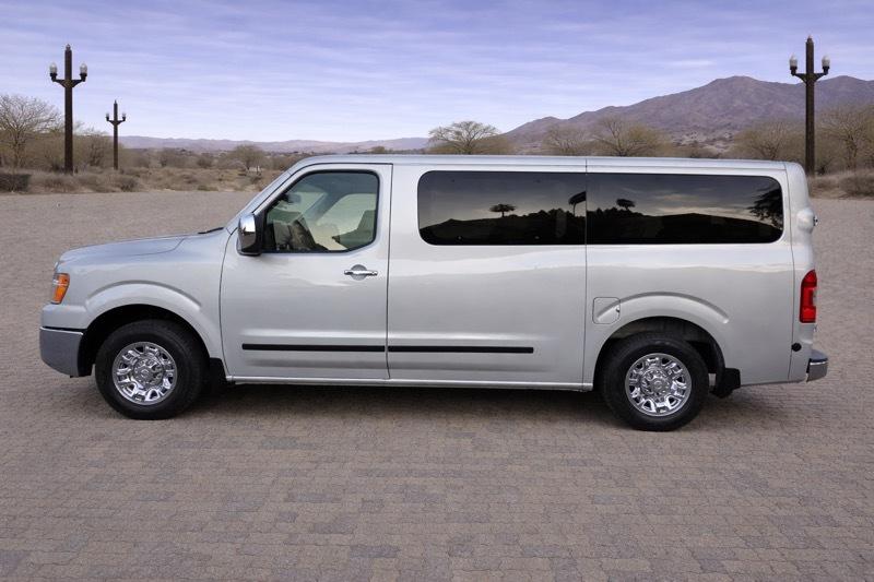 Nissan NV Passenger 3500 SL V8 2018
