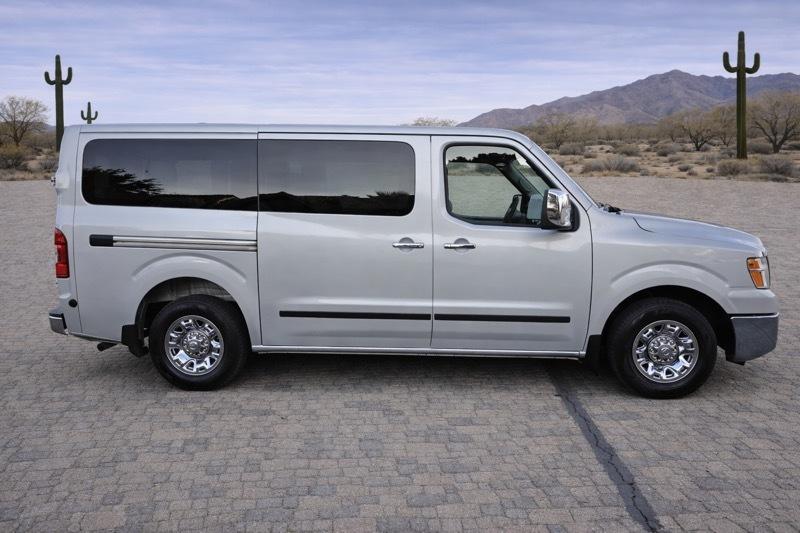 Nissan NV Passenger 3500 SL V8 2018