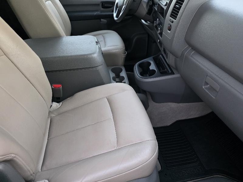 Nissan NV Passenger 3500 SL V8 2018