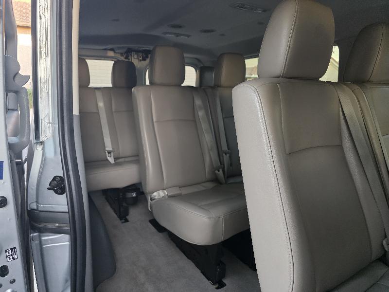 Nissan NV Passenger 3500 SL V8 2018