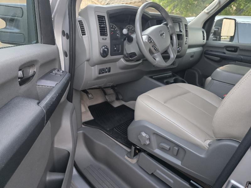 Nissan NV Passenger 3500 SL V8 2018