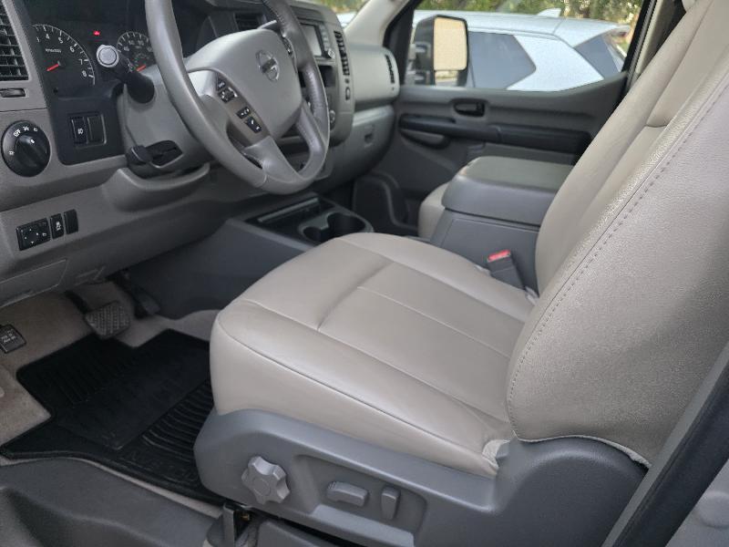 Nissan NV Passenger 3500 SL V8 2018