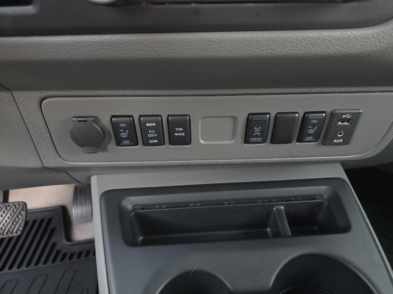 Nissan NV Passenger 3500 SL V8 2018