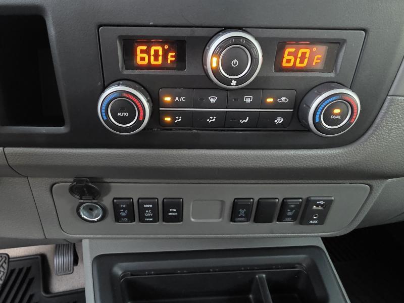 Nissan NV Passenger 3500 SL V8 2018