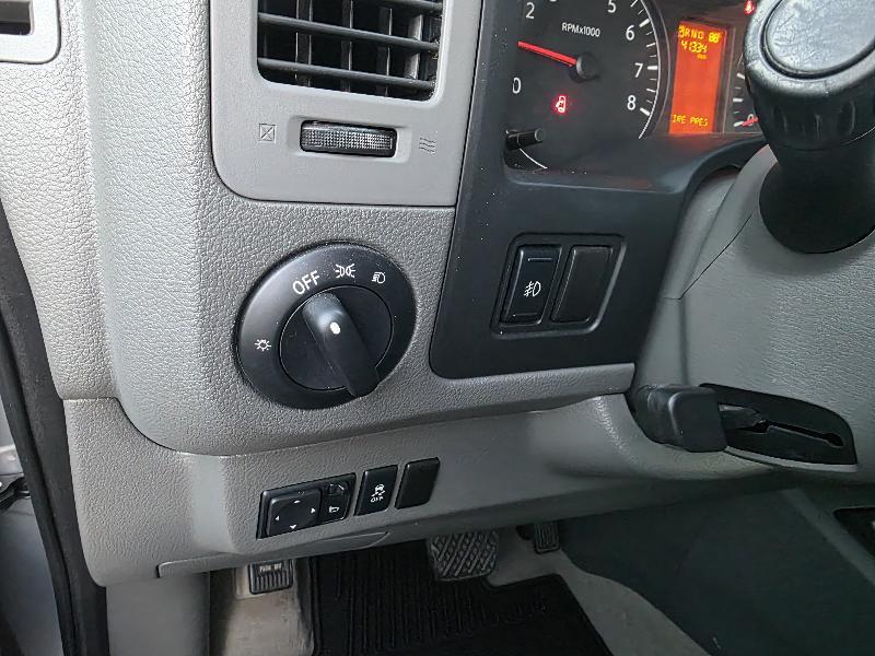 Nissan NV Passenger 3500 SL V8 2018