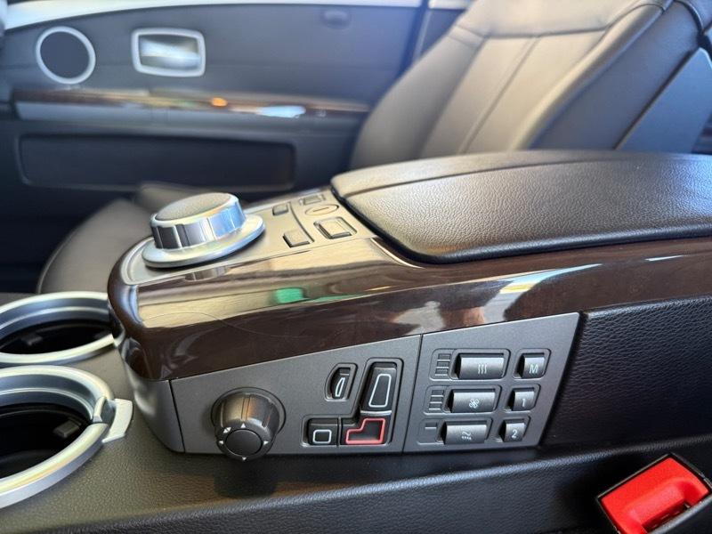 BMW 7-Series 750i 2008