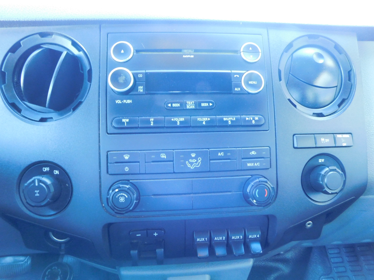 Ford Super Duty F-250 SRW XL 2WD SuperCab 8' Box 2011