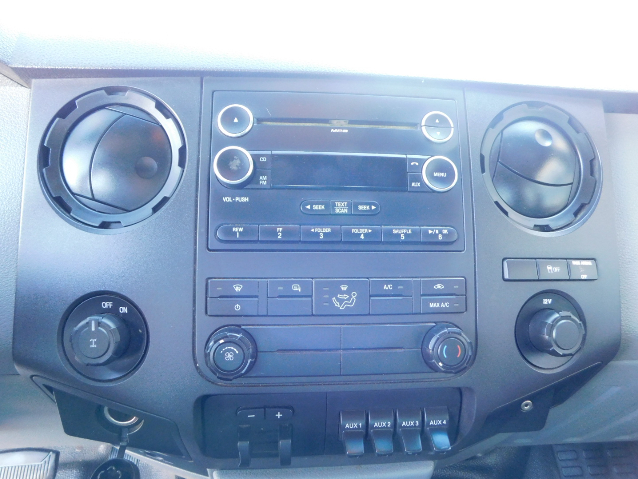 Ford Super Duty F-250 SRW XL 2WD SuperCab 8' Box 2011