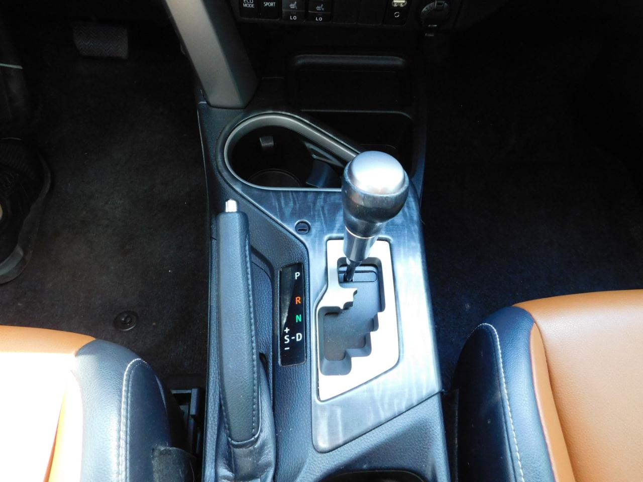 Toyota RAV4 Platinum AWD (Natl) 2017