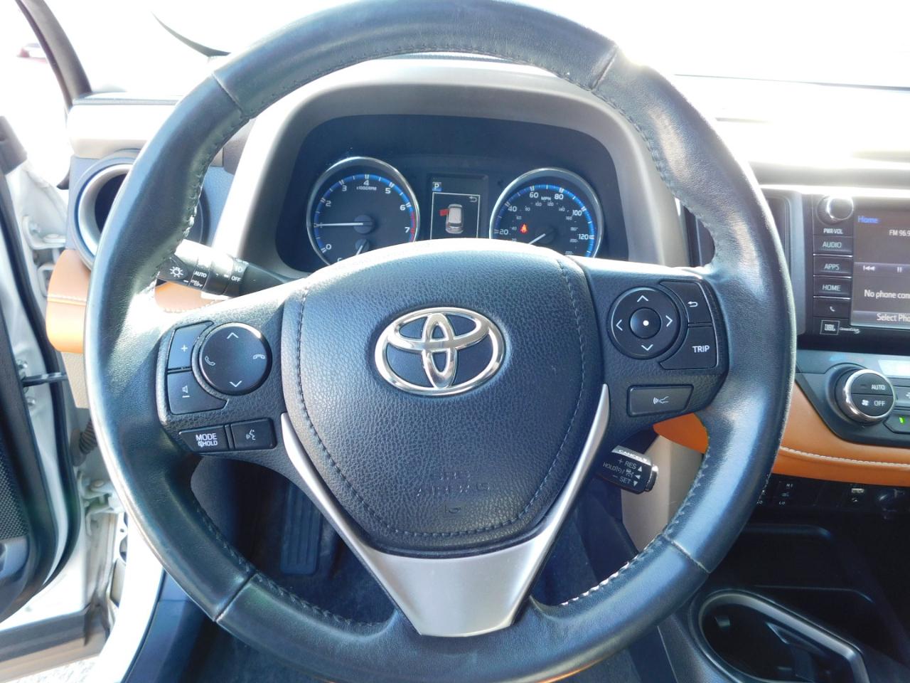 Toyota RAV4 Platinum AWD (Natl) 2017